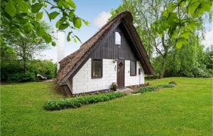 Beautiful Home In Løgstrup With Wifi