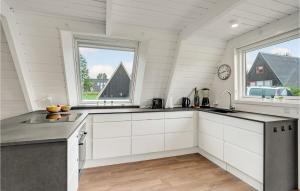 2 Bedroom Cozy Home In Farsø