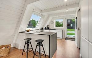2 Bedroom Cozy Home In Farsø