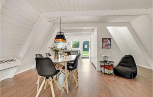 2 Bedroom Cozy Home In Farsø