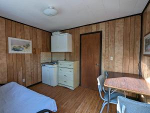 Tiny Wood Cottage 17