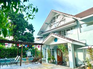 Comfy Boutique House