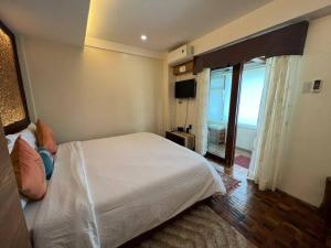 Chic Suite with Mountain View and Zen Room Access