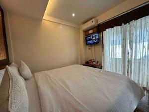 Chic Suite with Mountain View and Zen Room Access