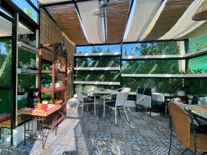 Cozy Suite with Private Bathtub, Kitchen & Parking