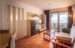 2 Bedroom Cozy Apartment In Gandia