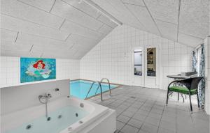 Cozy Home In Væggerløse With Sauna