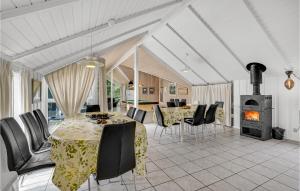 Cozy Home In Væggerløse With Sauna