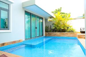 Castle Bayview Resort & Spa