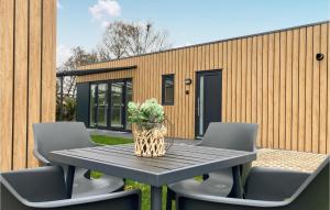 2 Bedroom Stunning Home In Heinkenszand