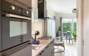 2 Bedroom Stunning Home In Heinkenszand