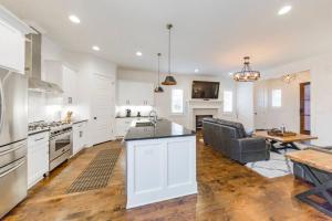 New Luxury big house Near Gulch 4 king 4 queen 2 twin