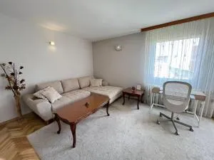 Lugano Couples Quiet Apt w Free Street Parking - Sofia