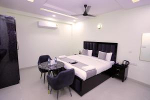 THE ROYAL VILLA - Noida Sector 70