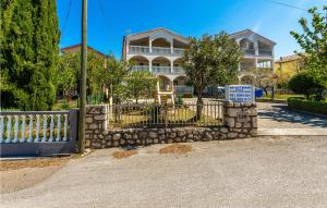 Cozy Apartment In Seline With Wifi