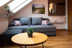 NEU! 9,7 Außergewöhnlich Bergblick mit Balkon Boxspringbett Kaffeevollautomat inkl Bettwäsche Handtücher #MeeneFewo de