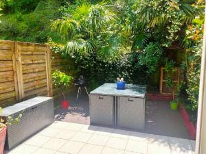 Appartements Ideal compromis entre appartement et maison CAMBO : Appartement - Vue sur Jardin