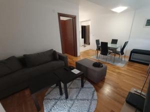 Apartment 27