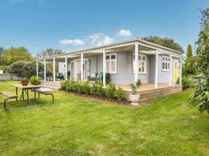 Panama paradise just 2 minutes from the square - Martinborough