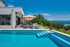 Casa Marta with Pool and Sea View