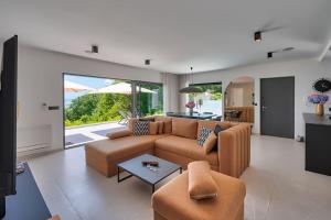 Casa Marta with Pool and Sea View