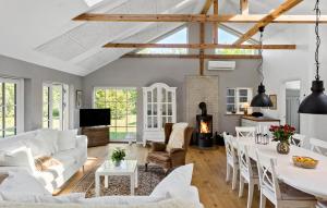 Beautiful Home In Væggerløse With Sauna