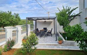 Stunning Apartment In Donje Rastane