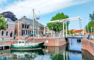 Stunning Home In Heinkenszand With Wifi