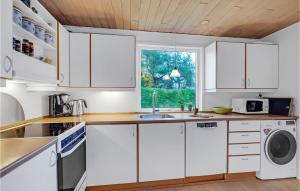 Three-Bedroom Holiday Home Væggerløse With A Fireplace 08