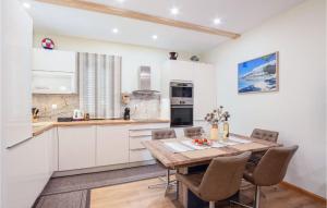 Lovely Apartment In Sinj With Wifi