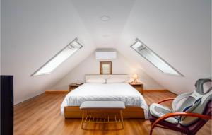 Lovely Apartment In Sinj With Wifi