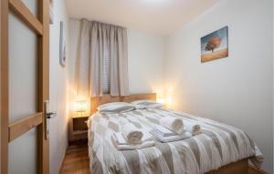 Lovely Apartment In Sinj With Wifi