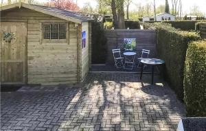 2 Bedroom Amazing Home In Tzummarum