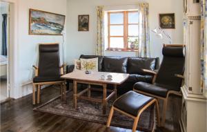 Cozy Home In Allinge With Kitchen