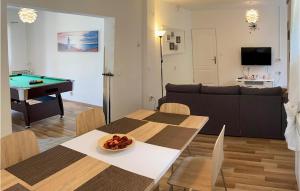 Amazing Home In Starigrad With Wifi