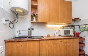 Amazing Home In Starigrad With Wifi