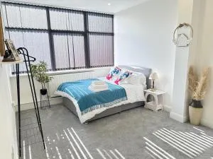 Dudley Delightful Apartment with 2 Bedrooms - 提普顿