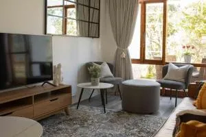 Your own space in the leafy Cape - Tokai