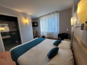 Hotels Brit Hotel des Halles : photos des chambres