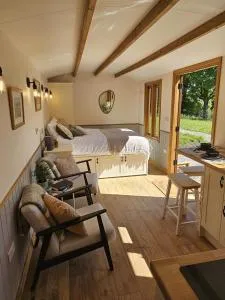 Stoodley View Shepherd Huts - Walsden