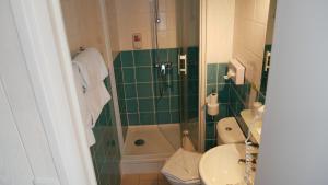 Hotels Brit Hotel des Halles : photos des chambres