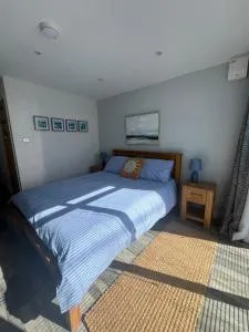 Entire guest suite in Four Mile Bridge, Rhoscolyn - Rhoscolyn