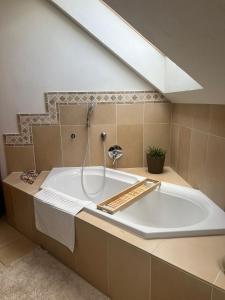 Chez Ellie- Ferienwohnung Nähe Nürburgring, Rhein, Ahr, Eifel