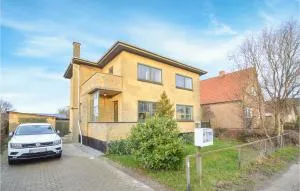 4 Bedroom Lovely Home In Bandholm - Østerby