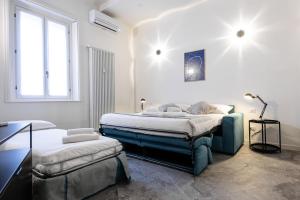 5 from Metro Lima, Design Studio