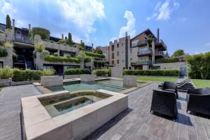 DOLCERIVA - The Lakefront Suite