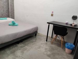 Triple Room in King Queen Single Bukit Mertajam