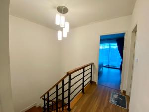 Modern&Peace full home 4BR near Airport