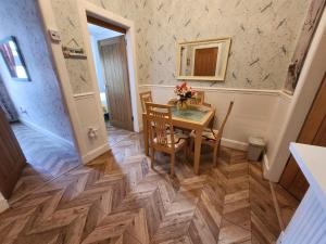 Apartment - Largs - Sleeps 4 - Pet Friendly