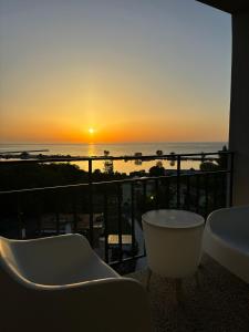 Donna Alba Seaview Penthouse, casa ta de pe plajă